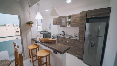 a kitchen with a counter with a sink and a refrigerator at Familiar 5 piso in Coveñas