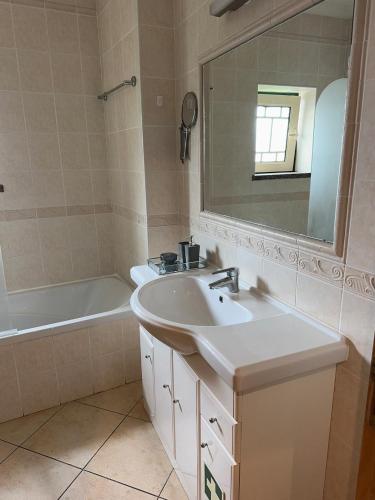 Beachside Apartment 300m from the Sea in Albufeira