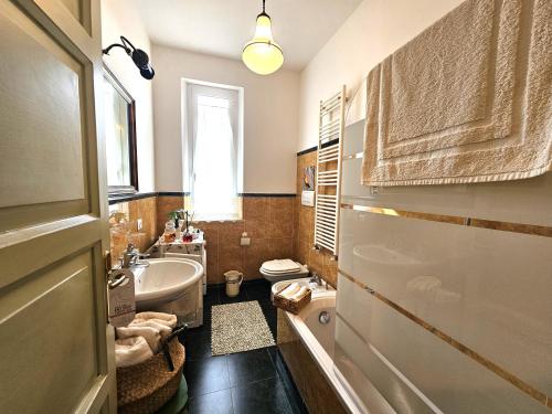 a bathroom with a sink and a toilet and a tub at Villa Carla - vicino alla Riviera del Conero e ai Colli dell' Infinito in Ancona