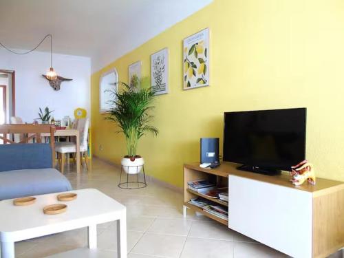 2 bed - Sleeps 4 - Balcony - City Centre