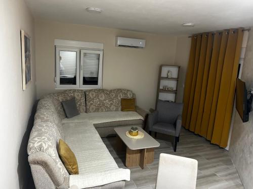 a living room with a couch and a table at Apartment Vucetic in Sutvara