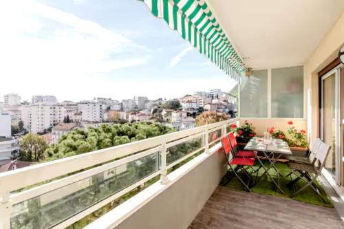 Apartment with a balcony and parking in Cannes