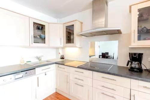 Apartment with a balcony and parking in Cannes