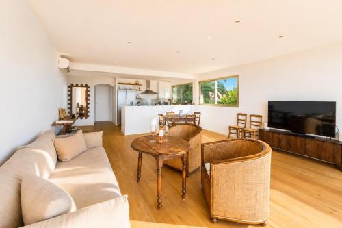 Beachfront Antibes Sea View 2 Bedrooms