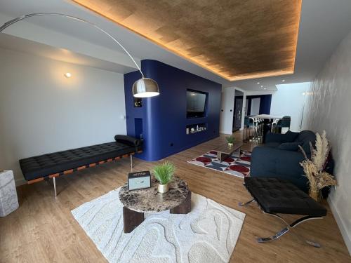 Appartement design face à l'océan et au lac