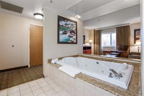 a large bathroom with a large tub in a room at C'mon Inn Missoula in Missoula