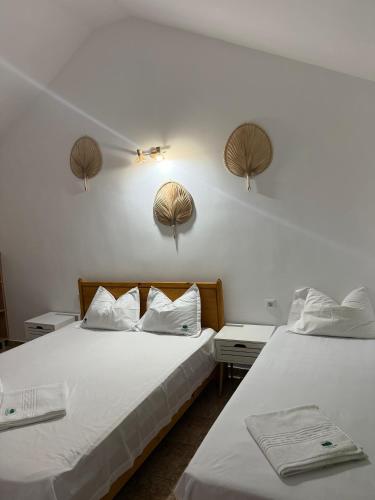 two beds sitting next to each other in a room at Smochin Vama Veche Adults Only in Vama Veche