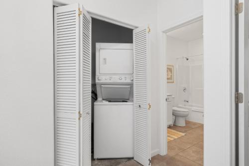 a kitchen with a washer and dryer in a room at Coconuts RV Resort in Gravois Mills