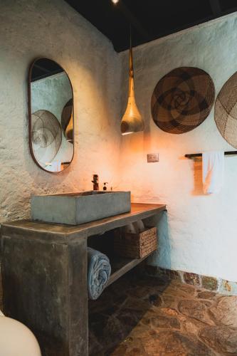 a bathroom with a sink and a mirror at Element Quindío in Boquía