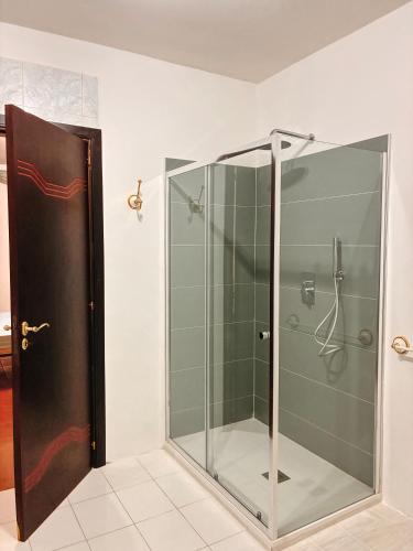 a shower with a glass door in a bathroom at Villa Elba in Praia a Mare