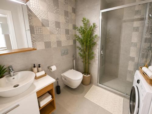 a bathroom with a sink toilet and a shower at Rıversıdelıfe Iskele 164 in Vuda