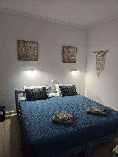 a bedroom with a bed with two towels on it at Rose apartment nr1 Mesongi in Mesongi