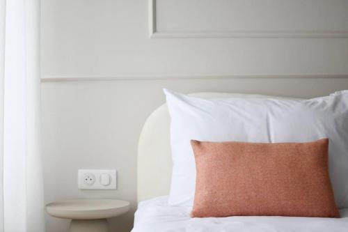 Champs Elysees Chic and Vibrant Studio