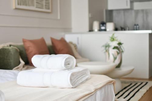 Champs Elysees Chic and Vibrant Studio