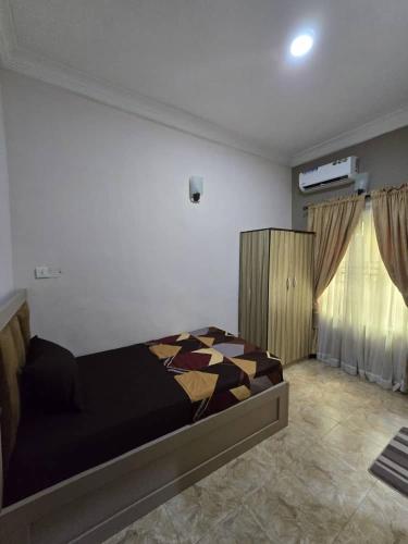 a bedroom with a bed in a room at Luxury Home Away in Aja