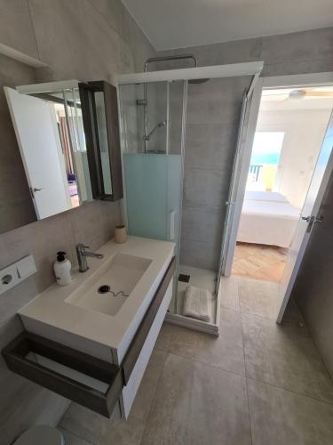 Apartamento con esplendida vista al mar, a menos de 50 metros de la playa