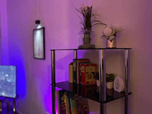 24-7 Secure City Centre Apartment with Parking for Families & Contractors photo 140
