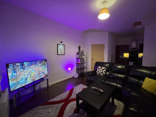 24-7 Secure City Centre Apartment with Parking for Families & Contractors photo 141
