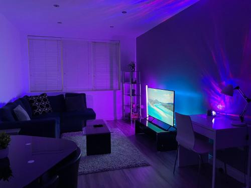 24-7 Secure City Centre Apartment with Parking for Families & Contractors photo 162