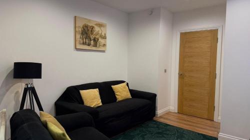 24-7 Secure City Centre Apartment with Parking for Families & Contractors photo 146