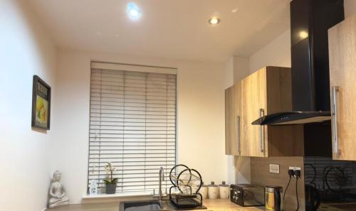 24-7 Secure City Centre Apartment with Parking for Families & Contractors photo 147
