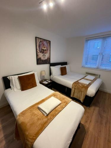 24-7 Secure City Centre Apartment with Parking for Families & Contractors photo 149