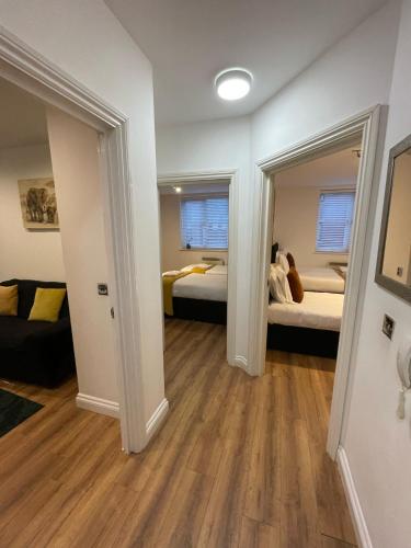 24-7 Secure City Centre Apartment with Parking for Families & Contractors photo 150