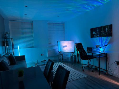 24-7 Secure City Centre Apartment with Parking for Families & Contractors photo 71