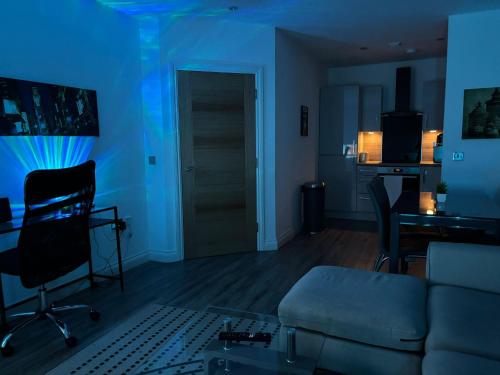 24-7 Secure City Centre Apartment with Parking for Families & Contractors photo 75