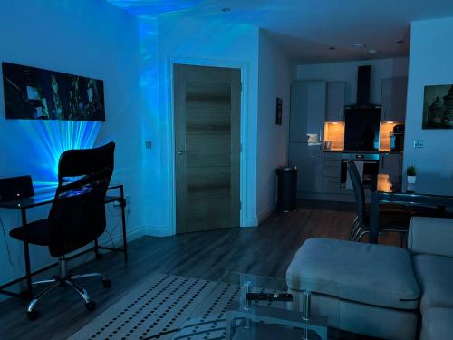 24-7 Secure City Centre Apartment with Parking for Families & Contractors photo 76