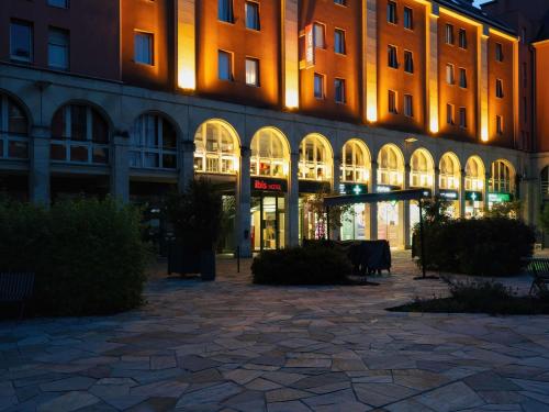 a building with a table in front of it at ibis Epernay Centre Ville in Épernay