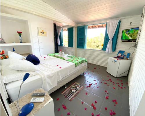 a bedroom with a bed with flowers on the floor at Pousada 3 Abelhas in Caucaia