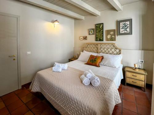 a bedroom with a bed with towels on it at Lues Garden in Ragusa