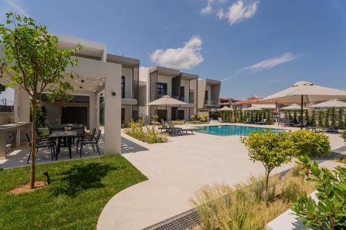 Olivion Pool Living
