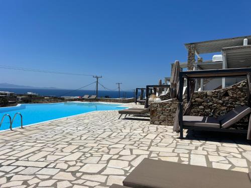 Rineia Complex by Live&Travel