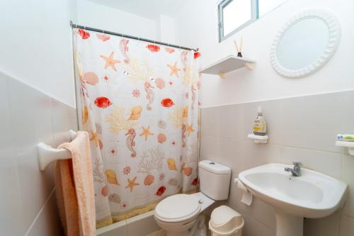 Et badeværelse på Liza, habitación privada de Flor de Lis Beach House