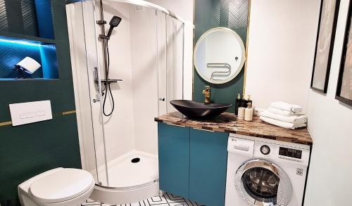 a bathroom with a sink and a washing machine at Fountain View 2 bedroom Apartment in Naujoji Akmenė