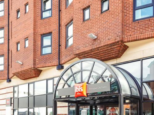 a bus stop in front of a brick building at ibis Birmingham Centre New Street Station Hotel in Birmingham