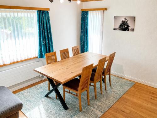 a dining room with a wooden table and chairs at Chasa ARLU in Samnaun