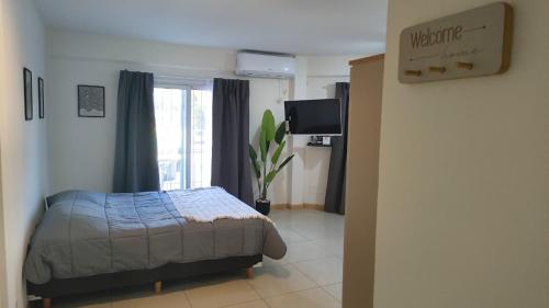 a bedroom with a bed and a window at Apart Escobar in Belén de Escobar
