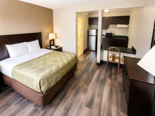 a hotel room with a bed and a kitchen at Studio Lodge of Augusta in Augusta