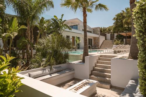 Villa Lydia I Superb views, two pools, next to the city