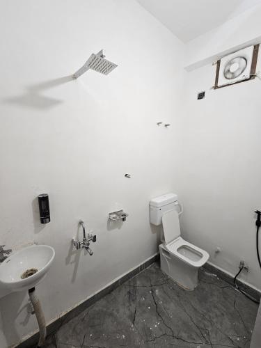 a bathroom with a toilet and a sink at SHARDA PALACE Deoghar in Deoghar