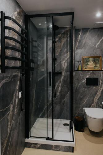 a shower with a glass door in a bathroom at Sandomierskie Szepty Lasu - Glamping Sandomierz in Gałkowice