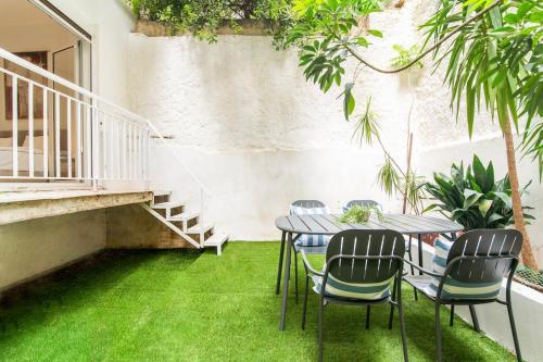 Lenny's 2BR Hideaway with Private Garden