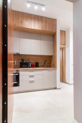 Lenny's 2BR Hideaway with Private Garden