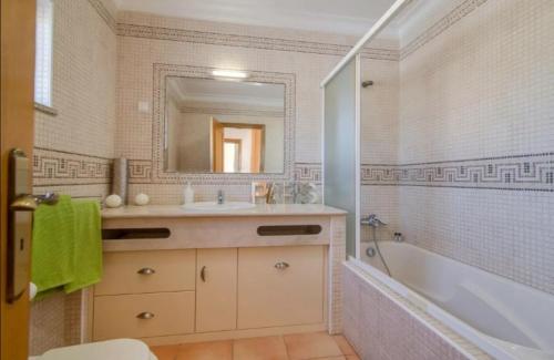 Beautiful Vila Rafaella, walk distance to beaches