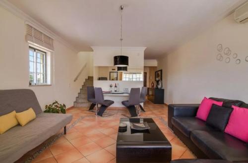 Beautiful Vila Rafaella, walk distance to beaches