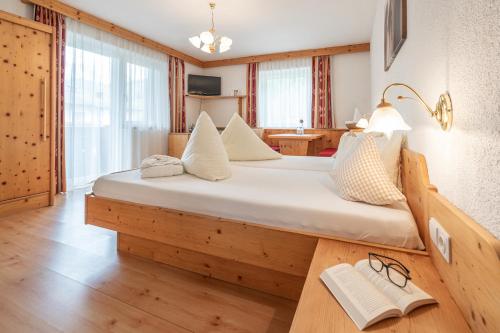 a bedroom with a large bed in a room at Replers Hotel garni & Appartements in Prägraten