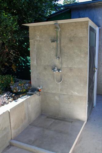 a shower in a stone wall with a shower at Casa Bellora in Donja Jošica